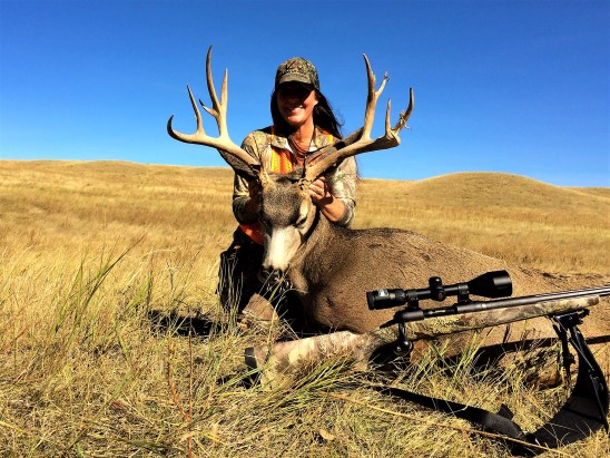 Wyoming Mule deer huntress women Milliron TJ outfitting